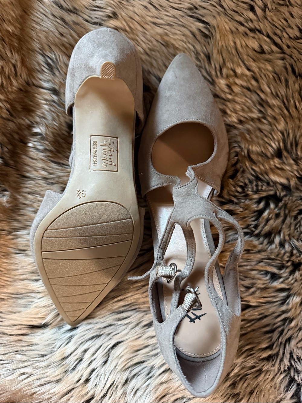 NWT Women's Pointed Heel in Light Taupe Suede